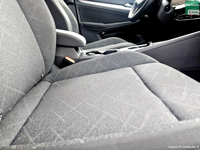 VOLKSWAGEN Golf 1.0 eTSI EVO DSG Life