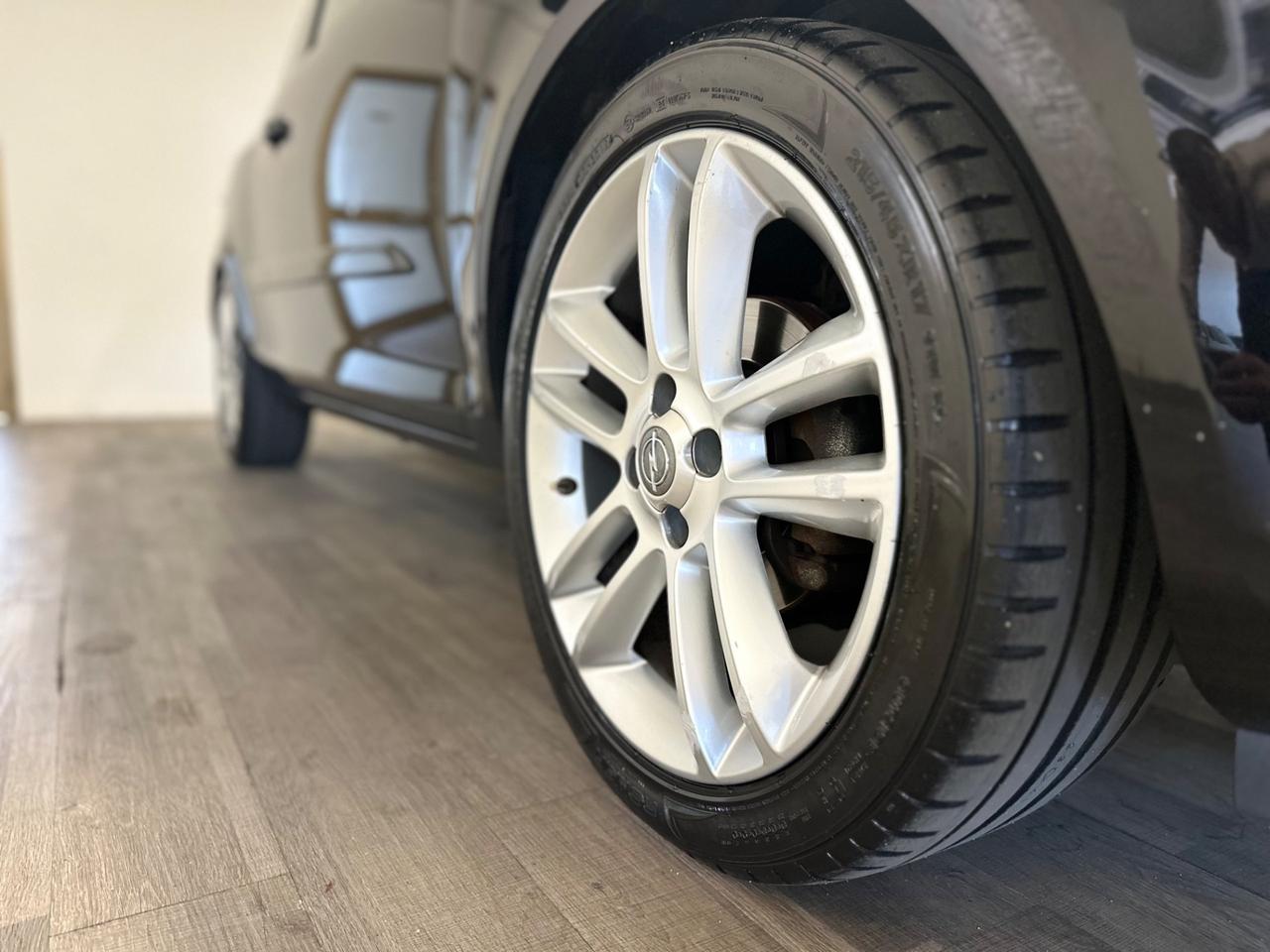 Opel Corsa 1.4 16V 3 porte Sport NEOPATENTATI