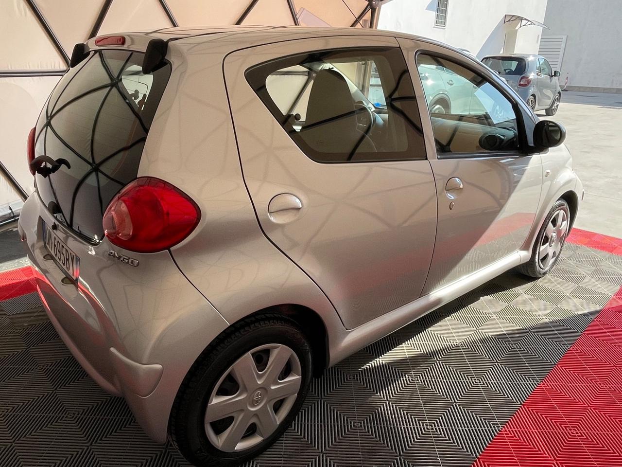 Toyota Aygo 1.0 12V VVT-i 5 porte Sol