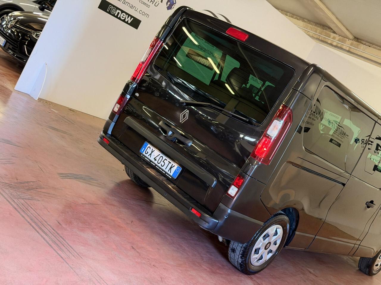 Renault Trafic passenger 9 Posti