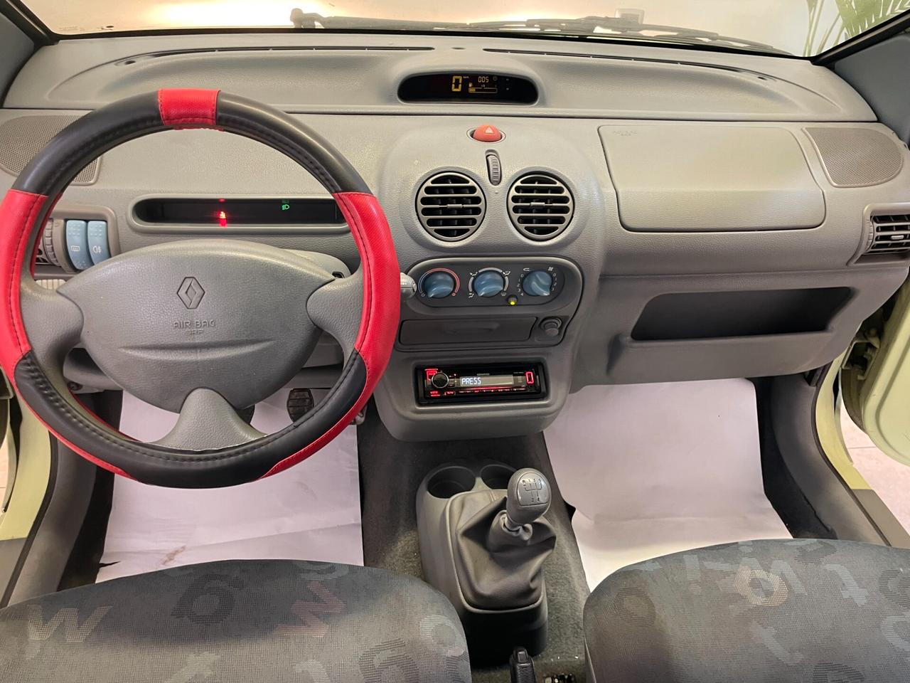 Renault Twingo 1.1 132.000KM! CLIMA,SERVOSTERZO TAGLIANDATA NEOPATENTATI