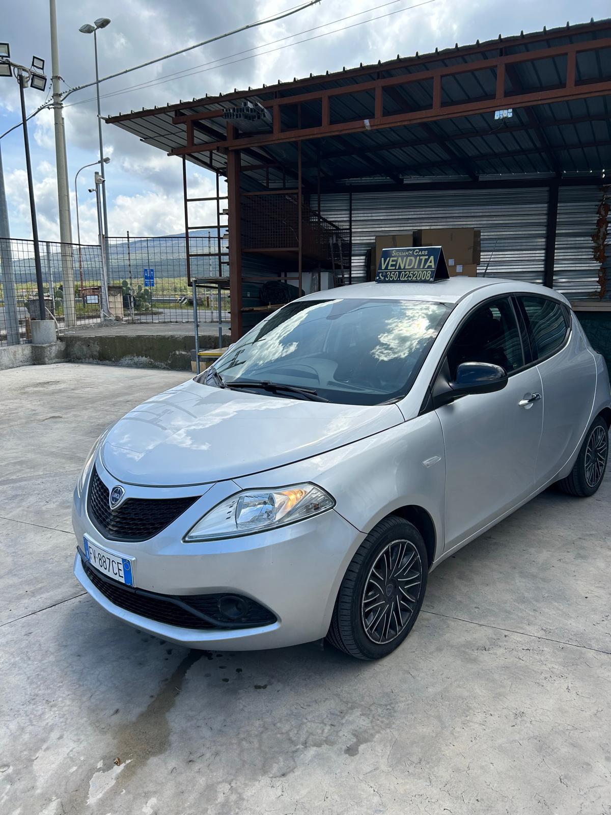Lancia Ypsilon 1.2 69 CV 5 porte S&S Gold