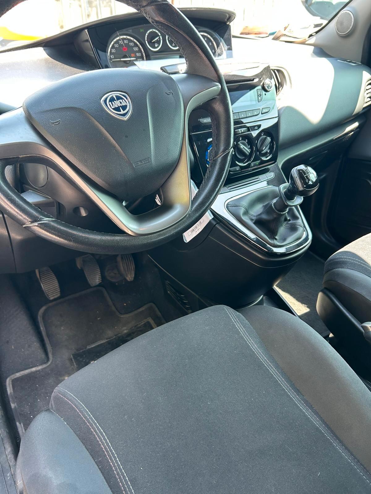 Lancia Ypsilon 1.2 69 CV 5 porte S&S Silver OK NEO PATENTATI