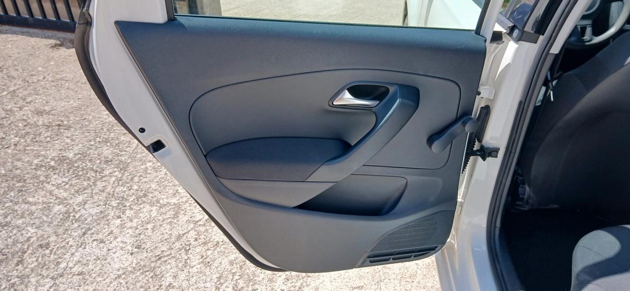 Volkswagen Polo 1.2 Trendline - 2010