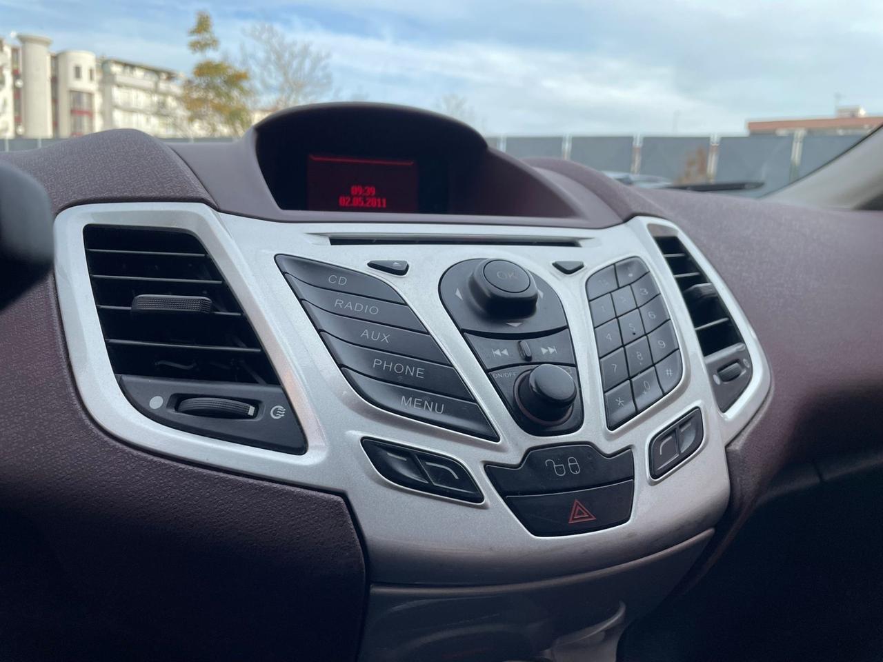 Ford Fiesta 1.4 5 porte Bz.- GPL Titanium IN PERFETTE CONDIZIONI