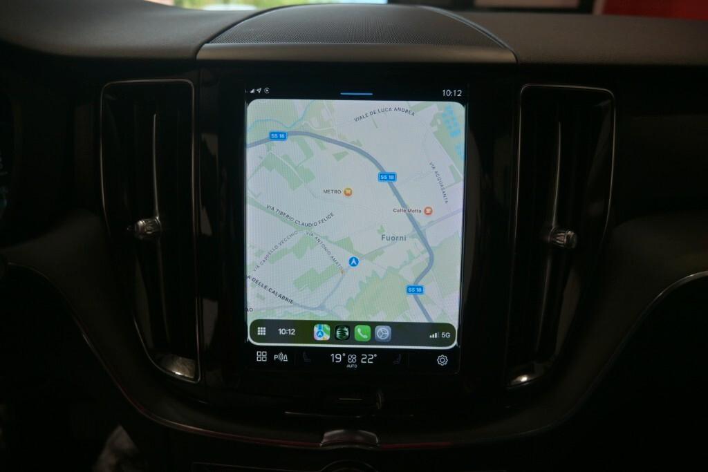 VOLVO XC60 2.0D 197CV B4 (D) AUTOMATIC BUSINESS SPORT ( FARI LED - COCKPIT - CARPLAY - CRUISE - SENSORI POST. - CERCHI 18)