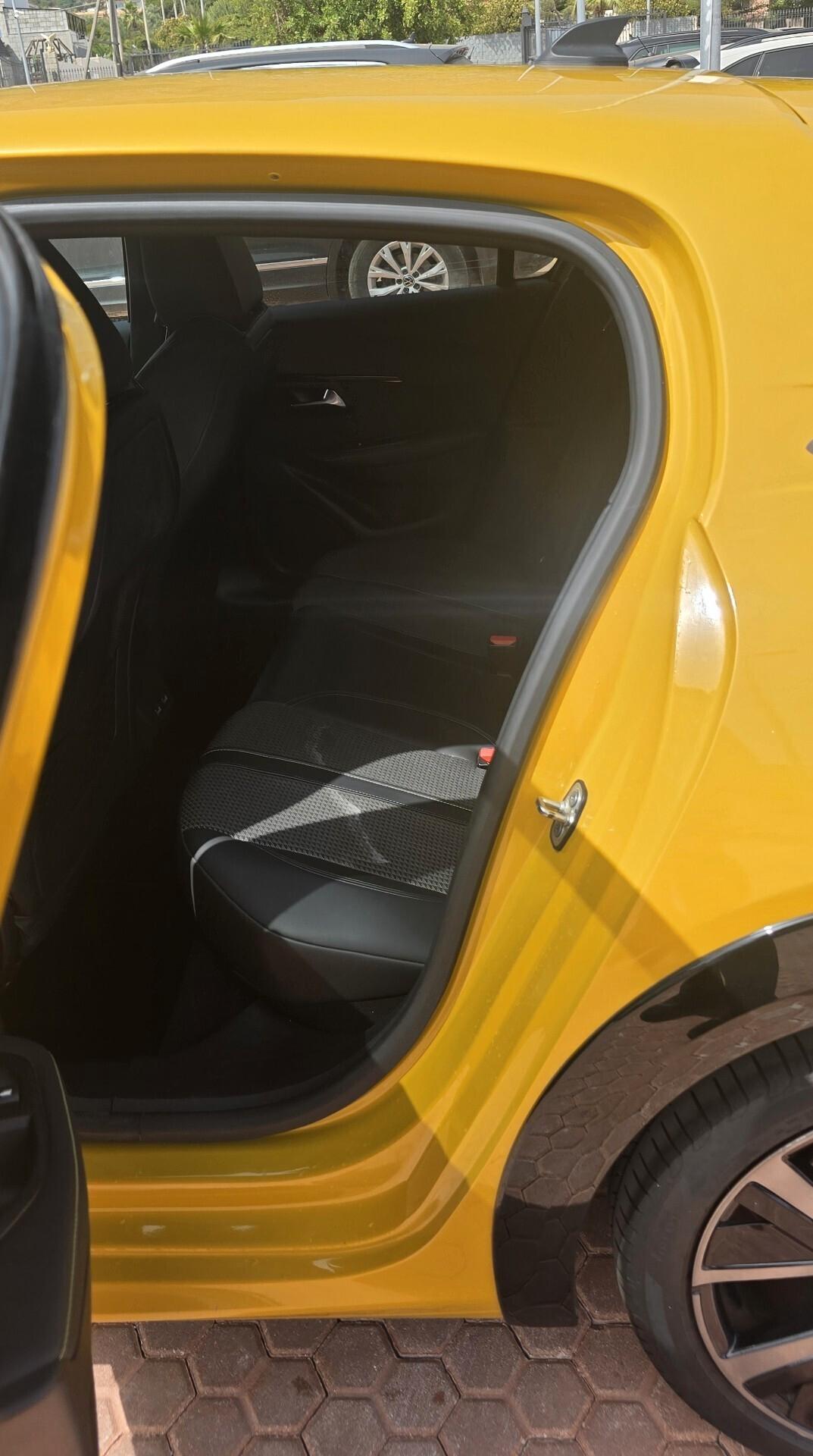 Peugeot 208 PureTech 130 S&S EAT8 5 porte GT – Stile Sportivo e Tecnologia Premium