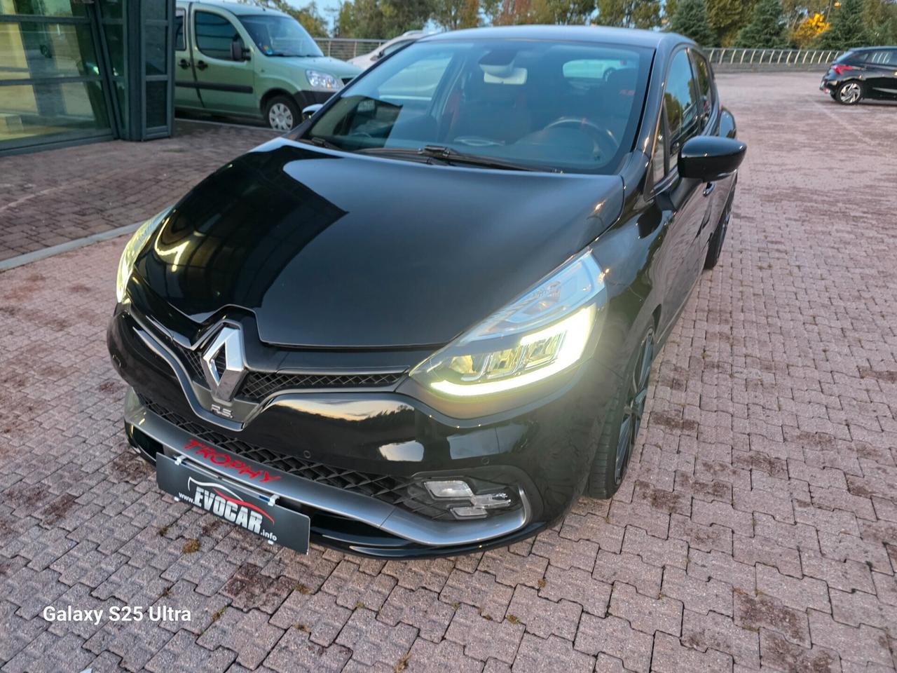 Clio rs trophy cv 220 valutiamo usato