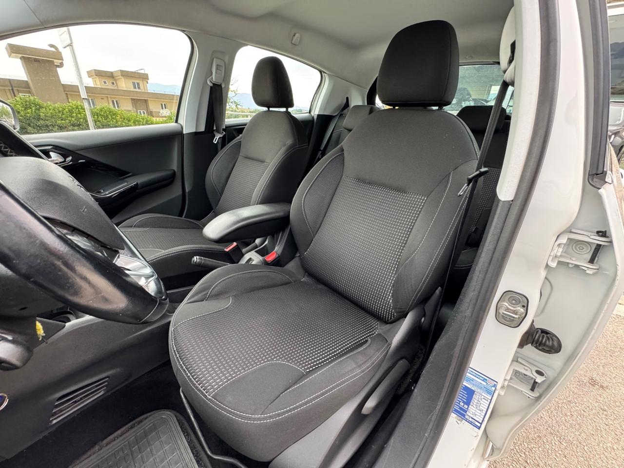 Peugeot 208 PureTech 82 5p. GPL Allure