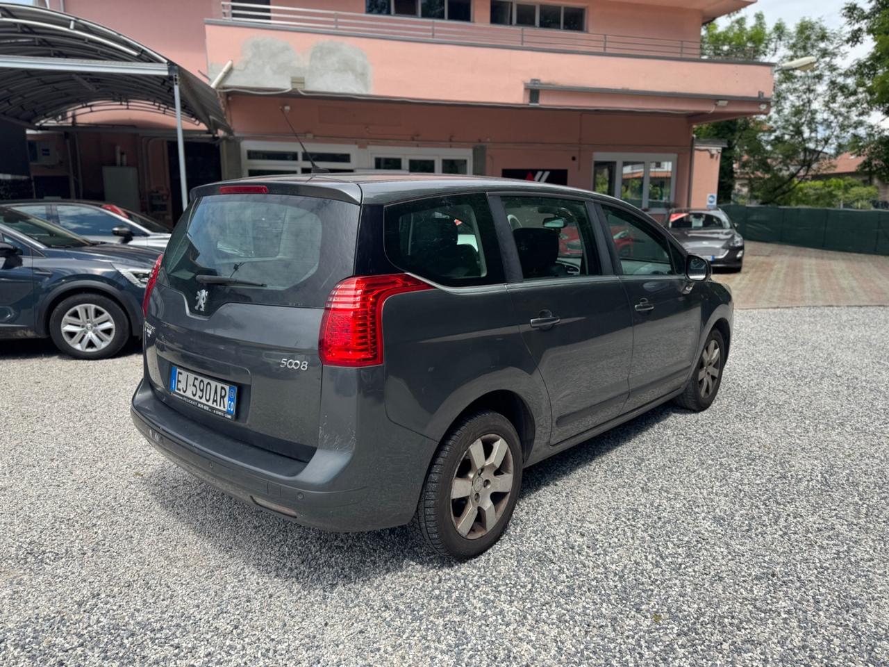 Peugeot 5008 1.6 HDi 112CV Féline