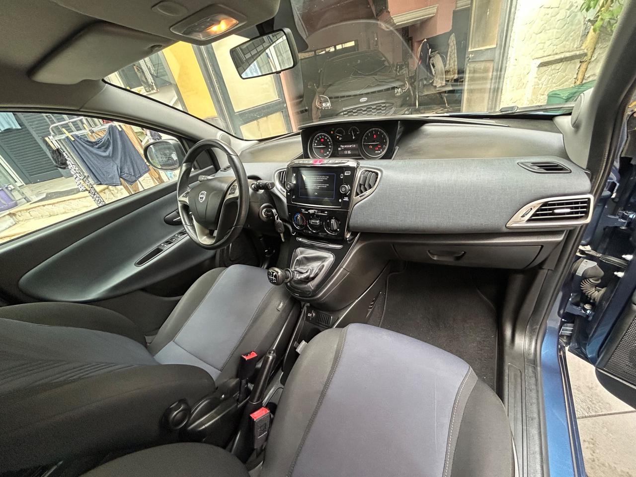 Lancia Ypsilon 1.0 FireFly 5 porte S&S Hybrid Ecochic Gold