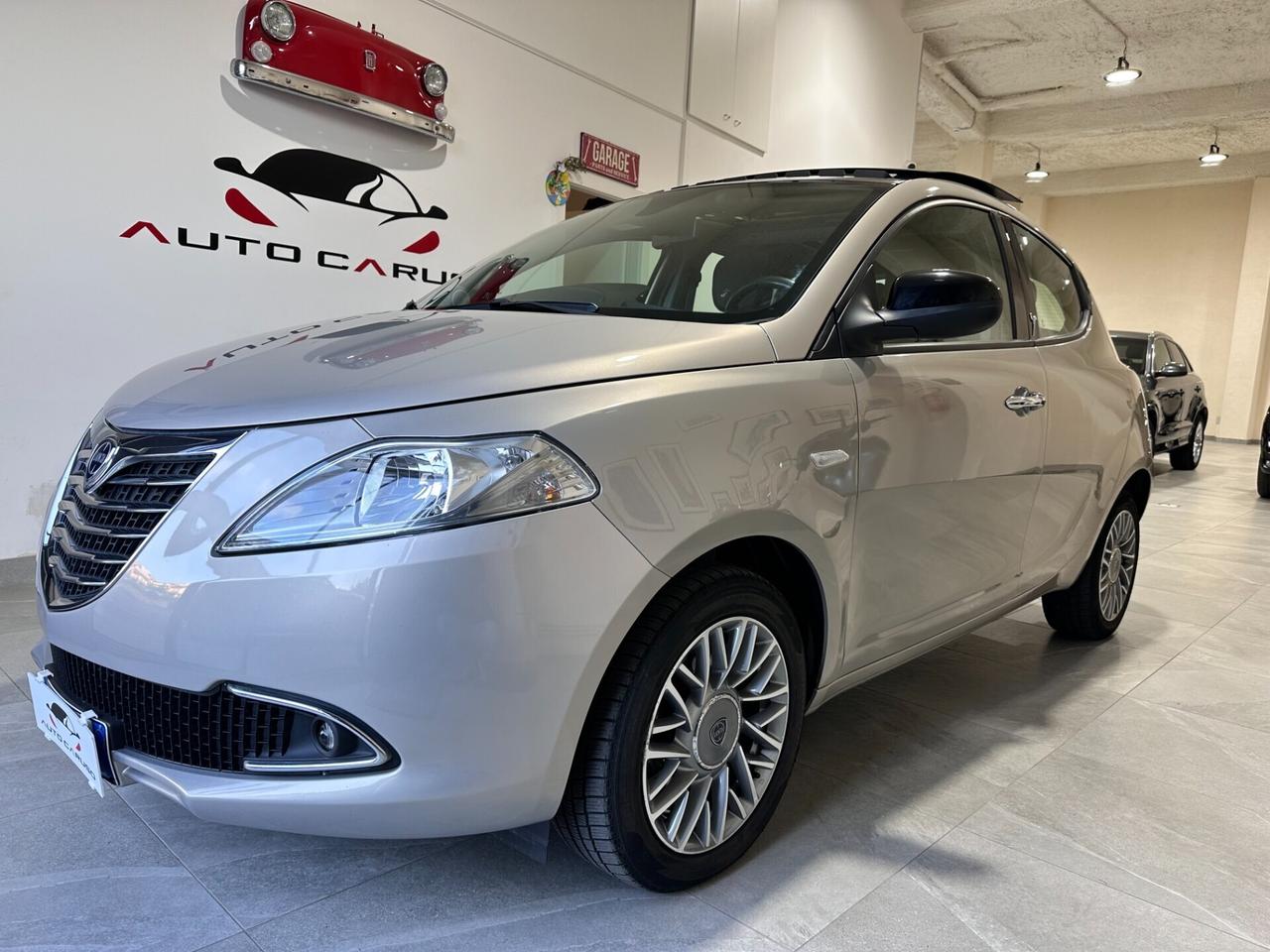 Lancia Ypsilon 1.3 MJT 16V 95 CV - PLATINO - TETTO