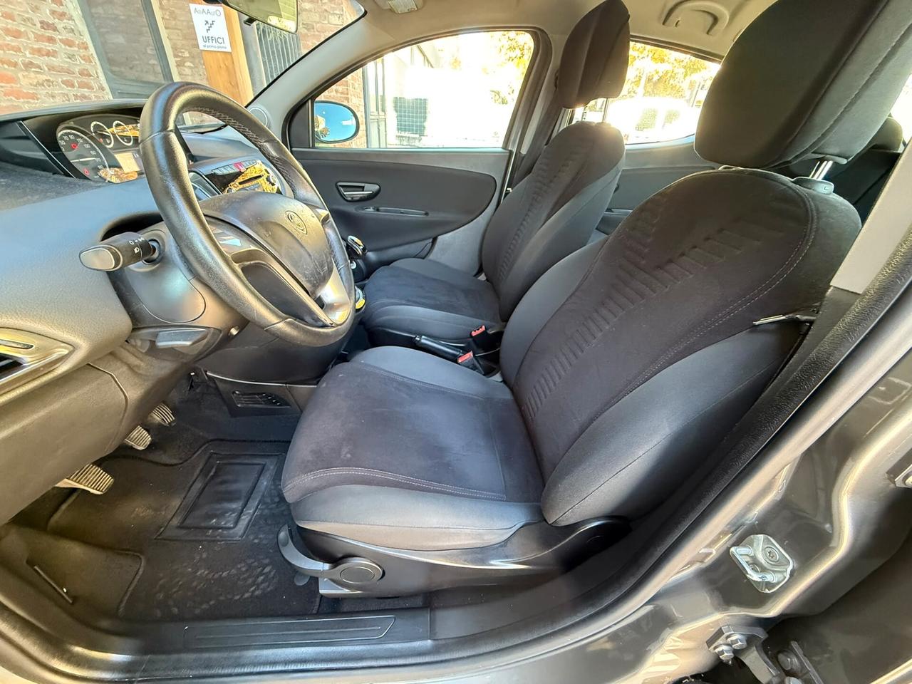 LANCIA YPSILON unico-pr 1.2 Gold 72.500 km