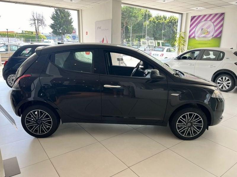 Lancia Ypsilon 1.0 FireFly 5 porte S&S Hybrid Platino