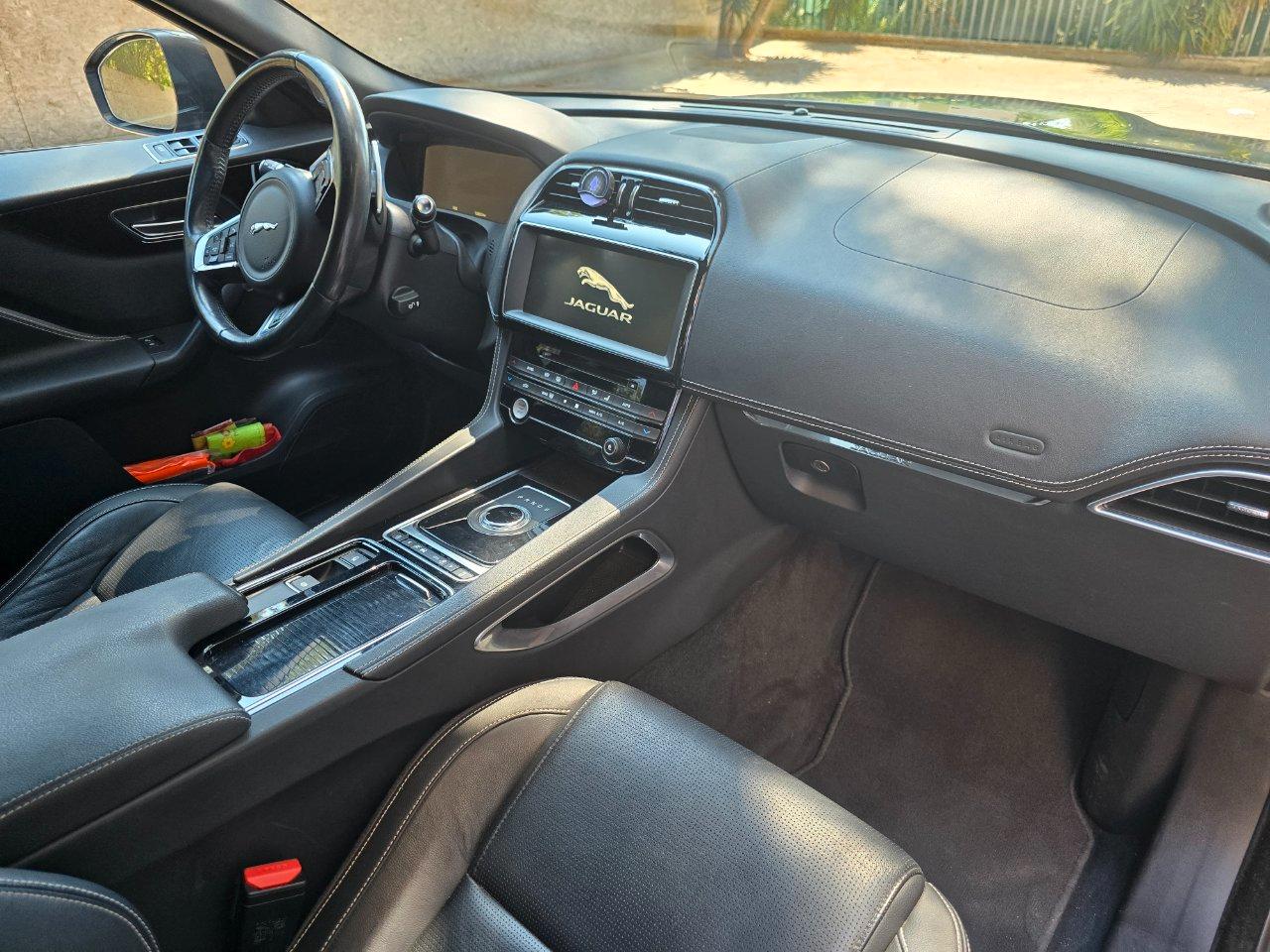 Jaguar F-Pace 2.0d i4 R-Sport awd 180cv auto my18