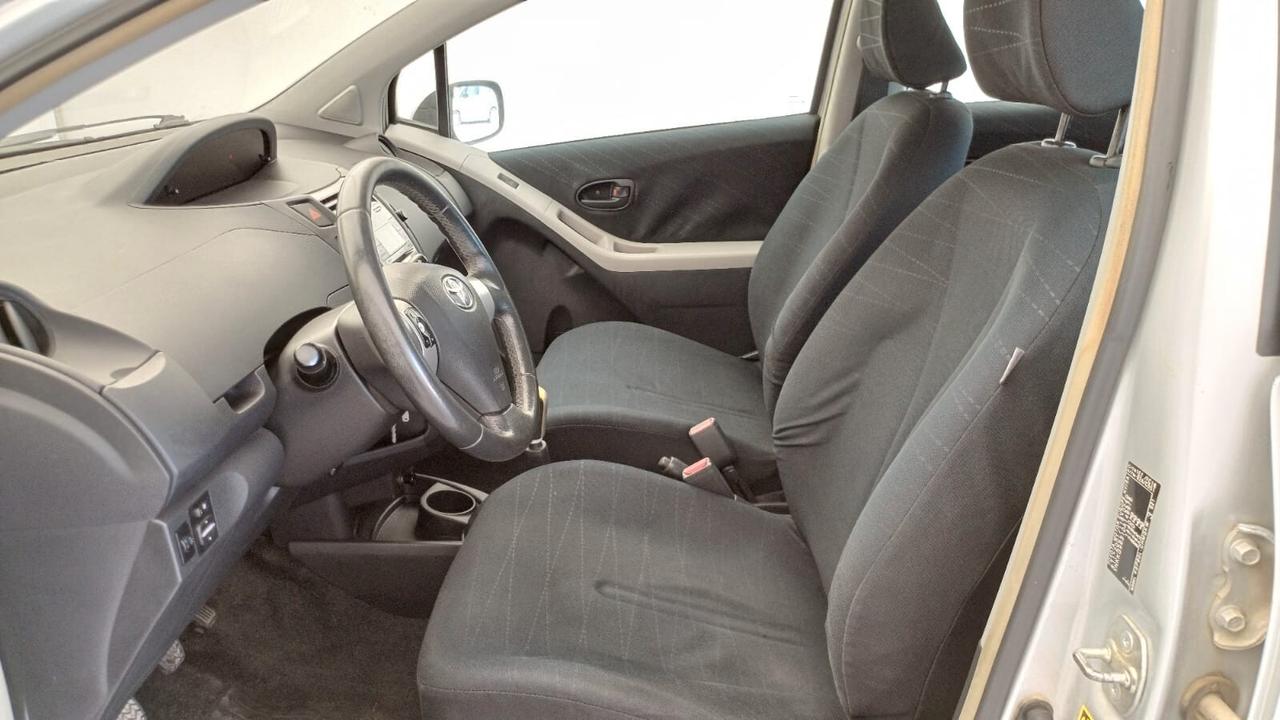 Toyota Yaris 1.0 5 porte