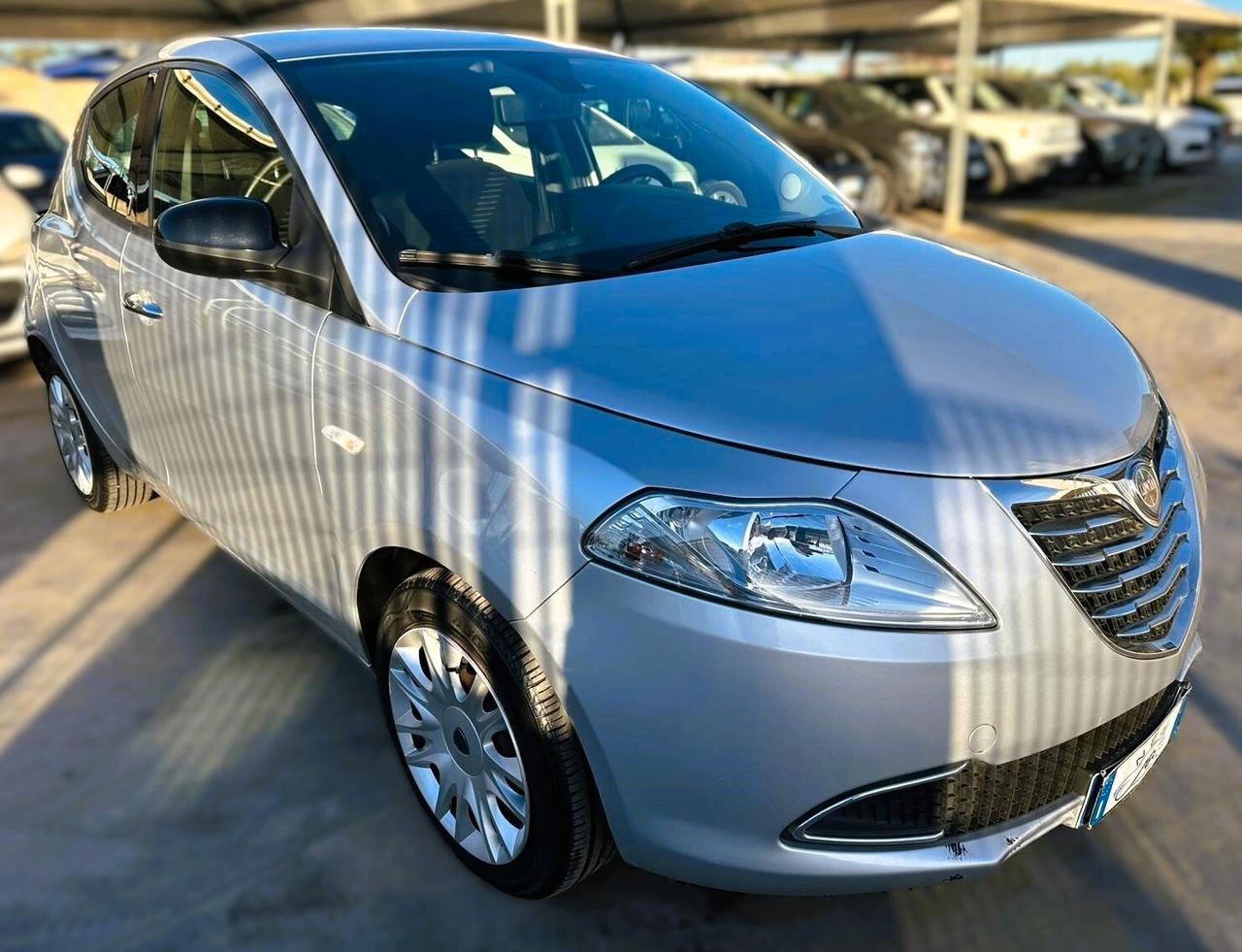 Lancia Ypsilon 1.2 69 CV Unyca