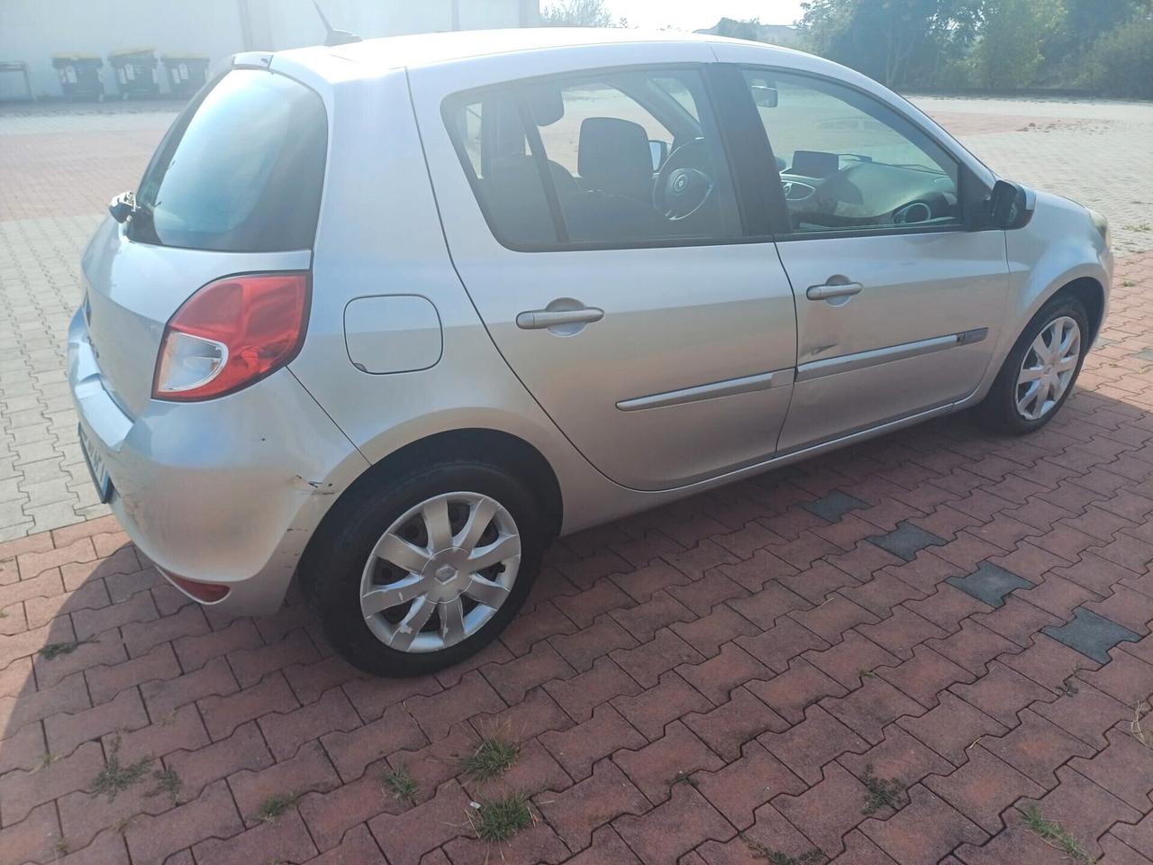 Renault Clio 1.2 16V 5 porte Dynamique