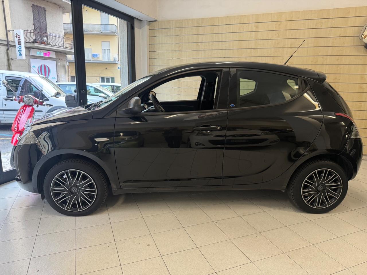 Lancia Ypsilon 1.2 69 CV 5 porte GPL Ecochic Elefantino Blu OK NEOPATENTATI