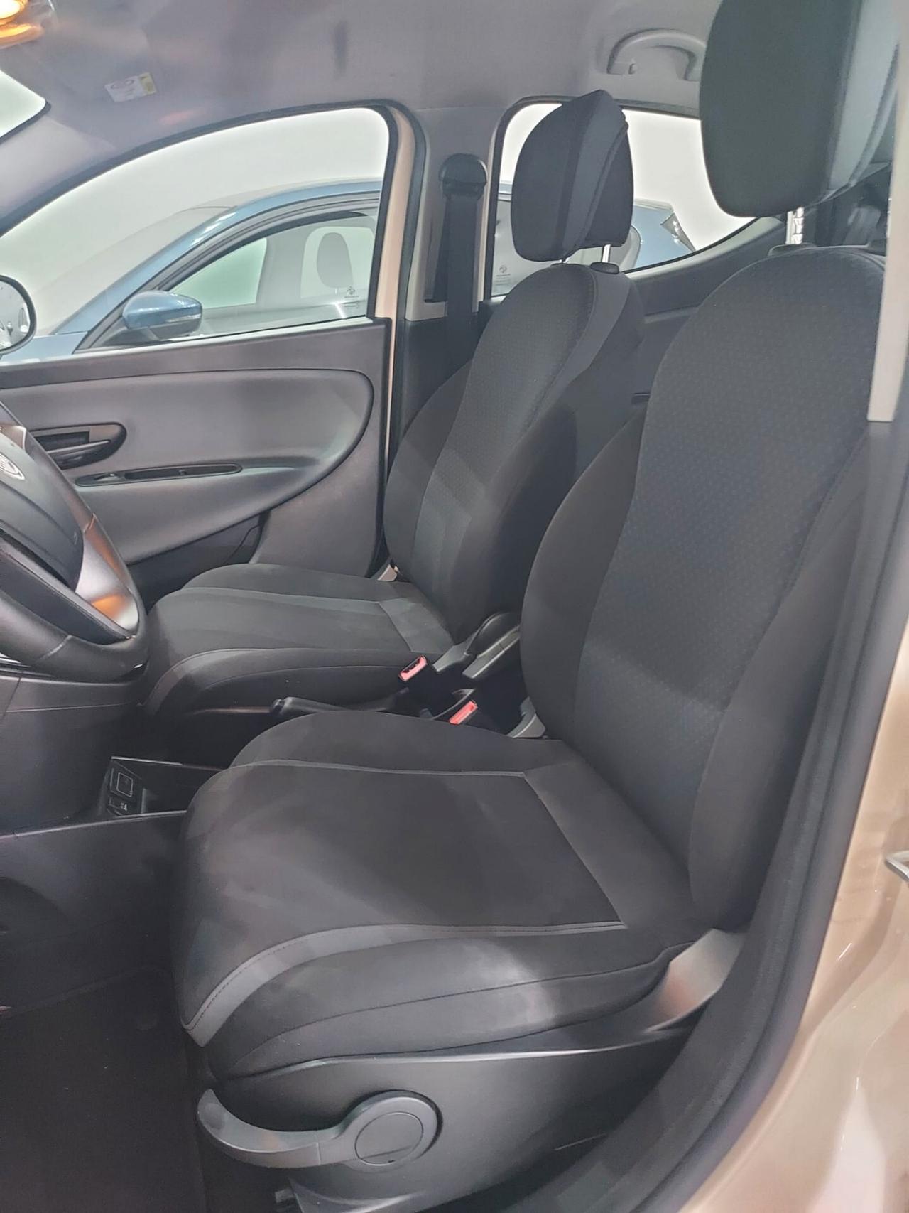 Lancia Ypsilon 1.2 69 CV 5 porte GPL Ecochic Silver