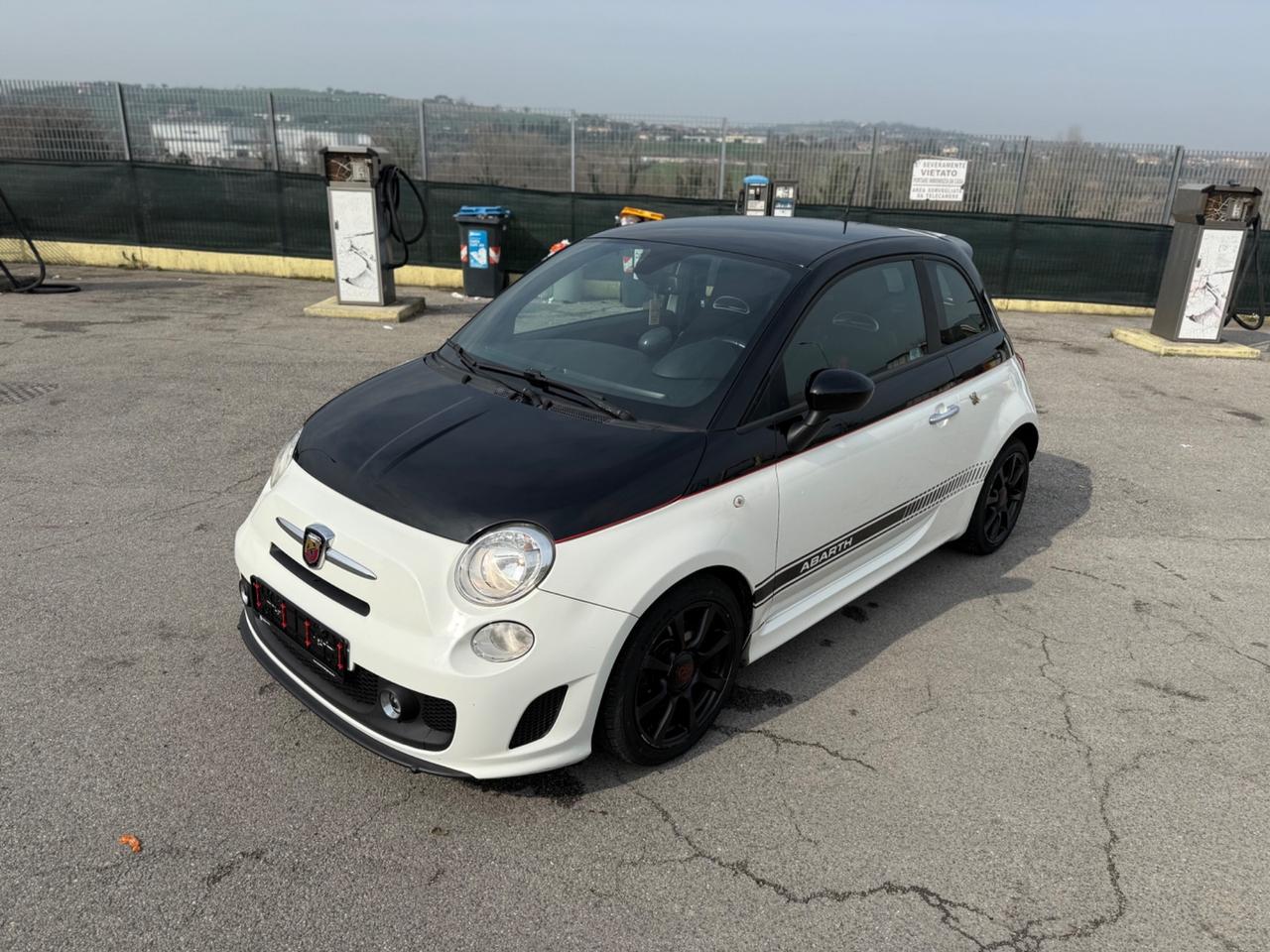 Abarth 500 1.4 Turbo T-Jet Custom