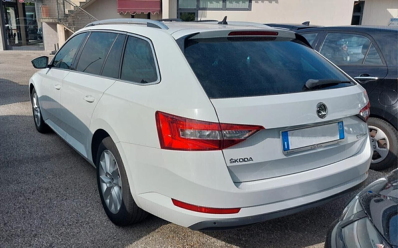 Skoda Superb 1.6 Cambio Automatico Neopatentati