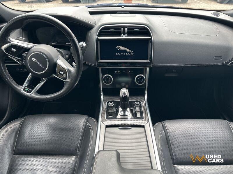 Jaguar XE 2.0 250 CV aut. R-Dynamic S