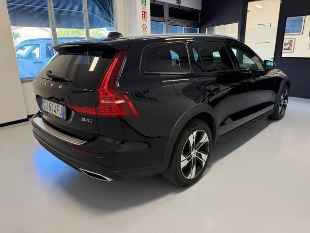 VOLVO V60 Cross Country B4 (d) AWD automatico Plus**MOTORE NUOVO**