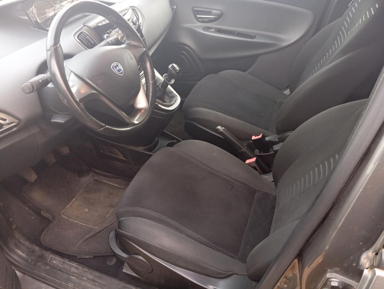 Lancia Ypsilon 1.2 69 CV Unyca