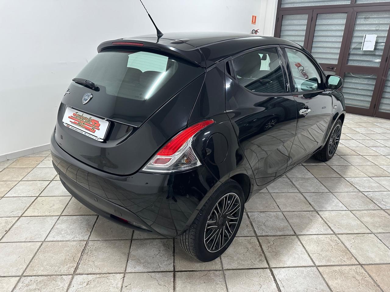 LANCIA Ypsilon 1.2 (69) Platinum 2011