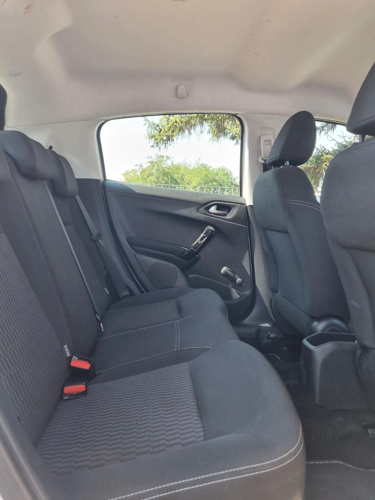 Peugeot 208 PureTech 82 5p. GPL Allure