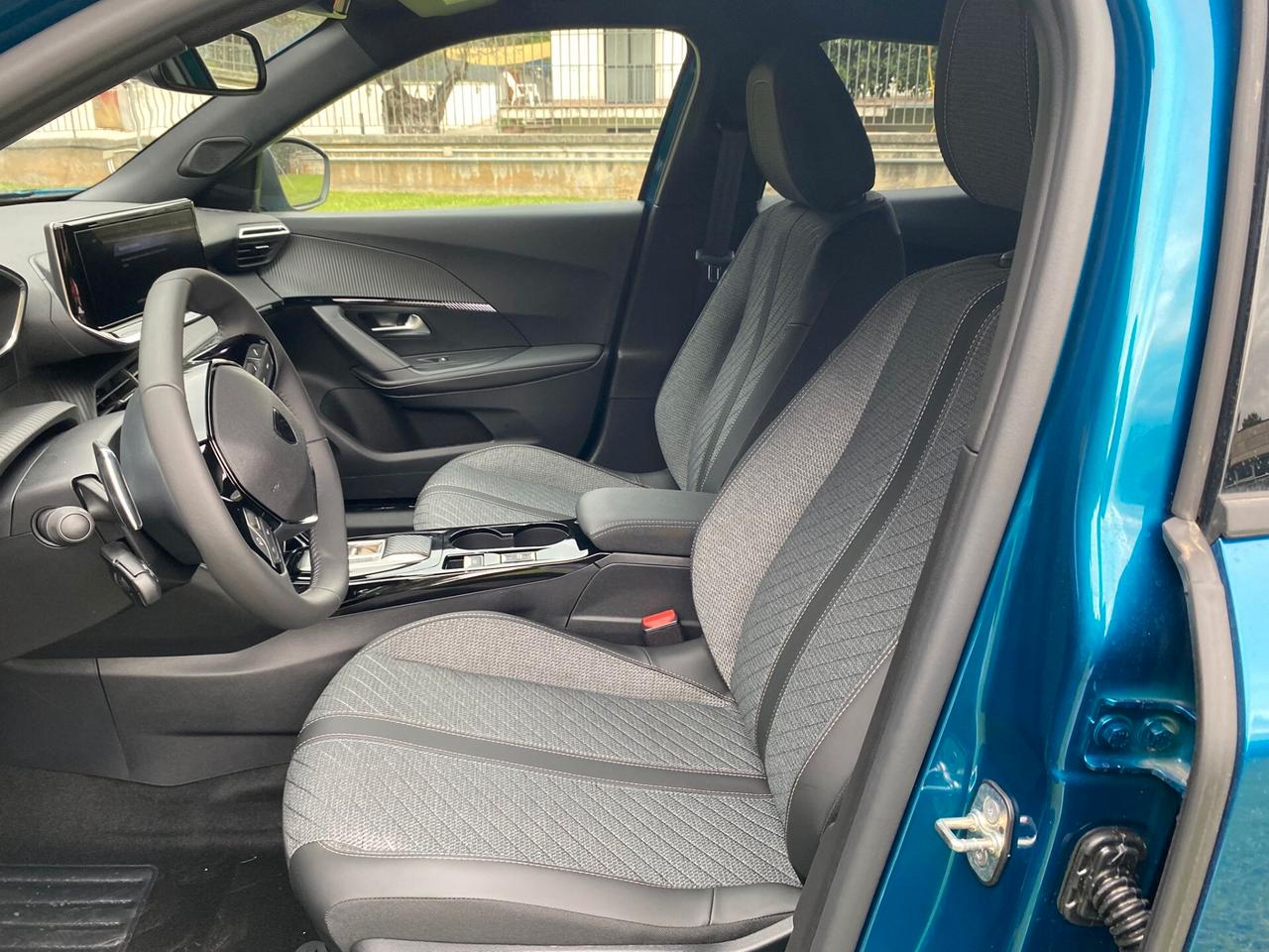 Peugeot 2008 PureTech 130 S&S EAT8 Allure