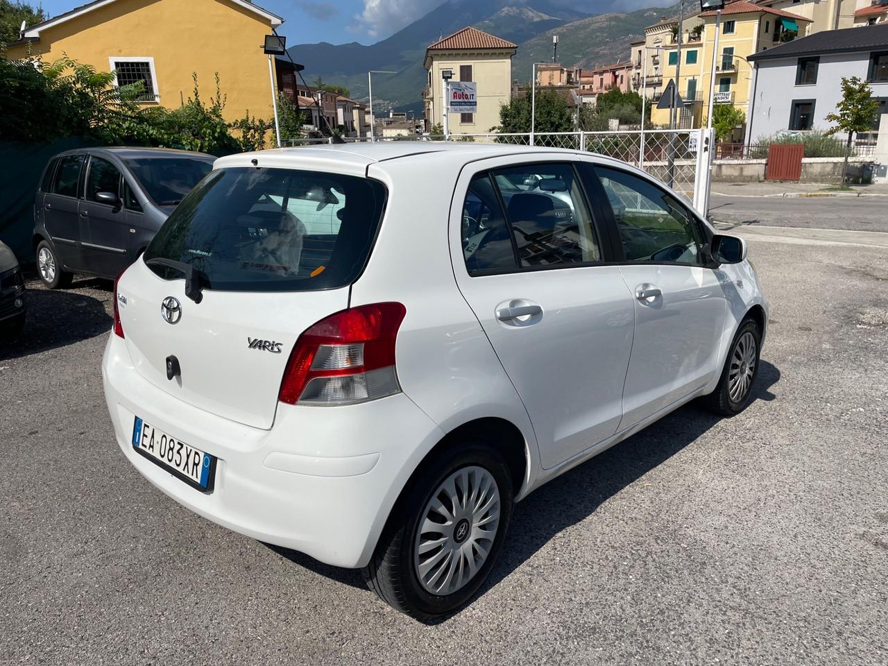 Toyota Yaris 1.0 5 porte