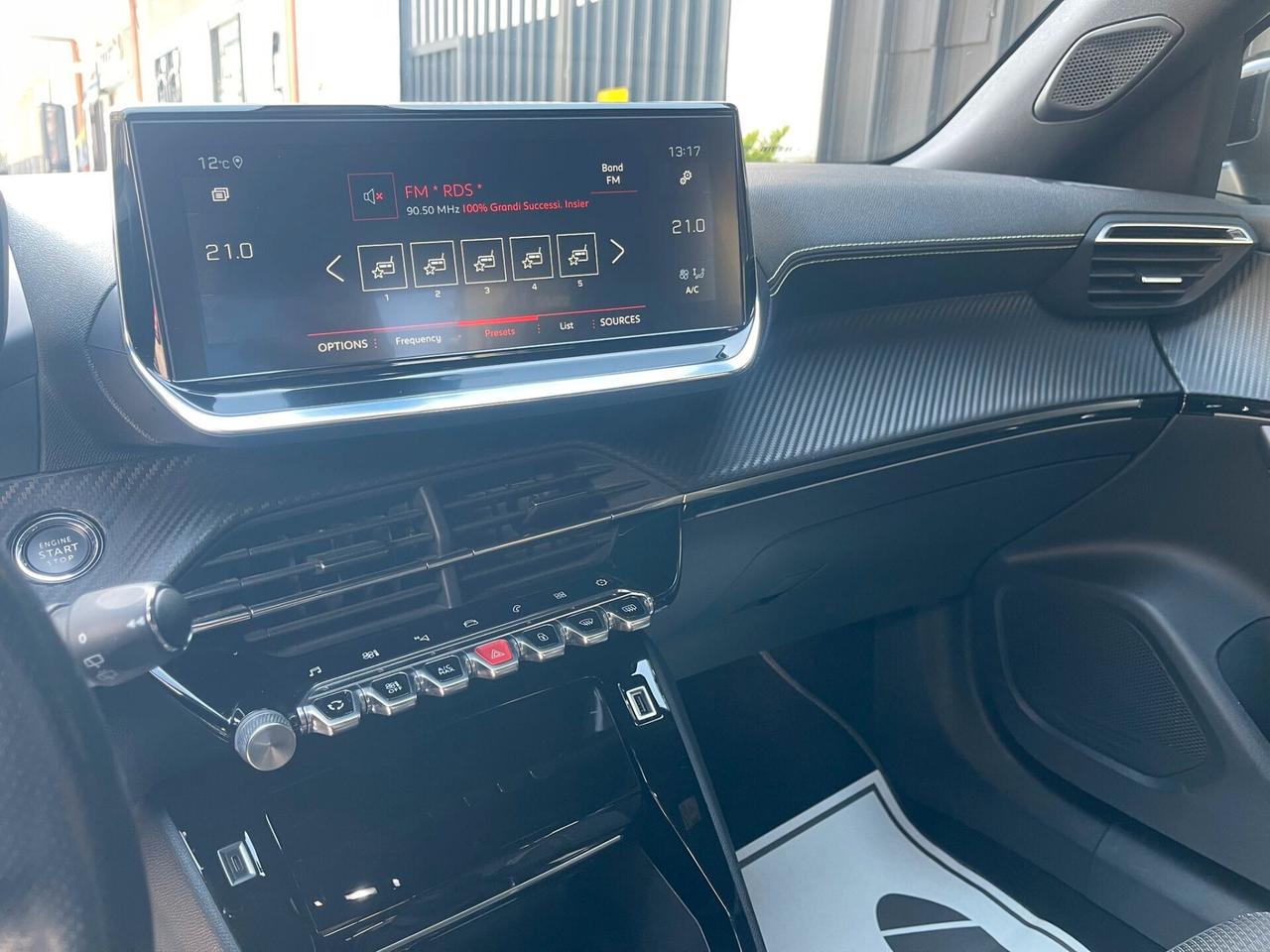 Peugeot 2008 GT LINE 1.2 Puretech Gancio traino omologato