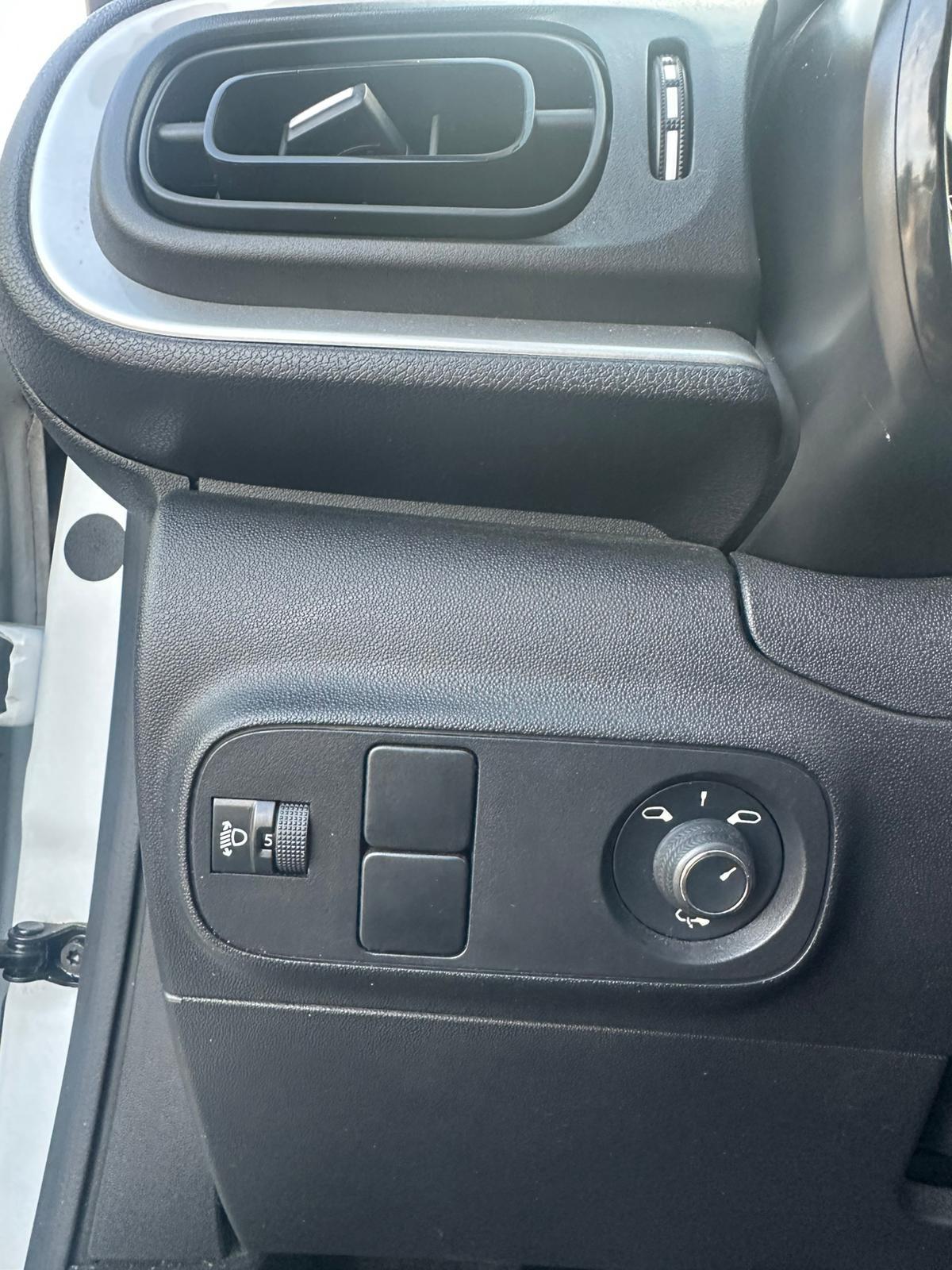 Citroen C3 83cv Benzina 5 porte Shine Navi bicolor pdc