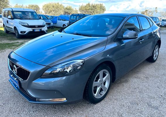 VOLVO V40 usata a Bari 