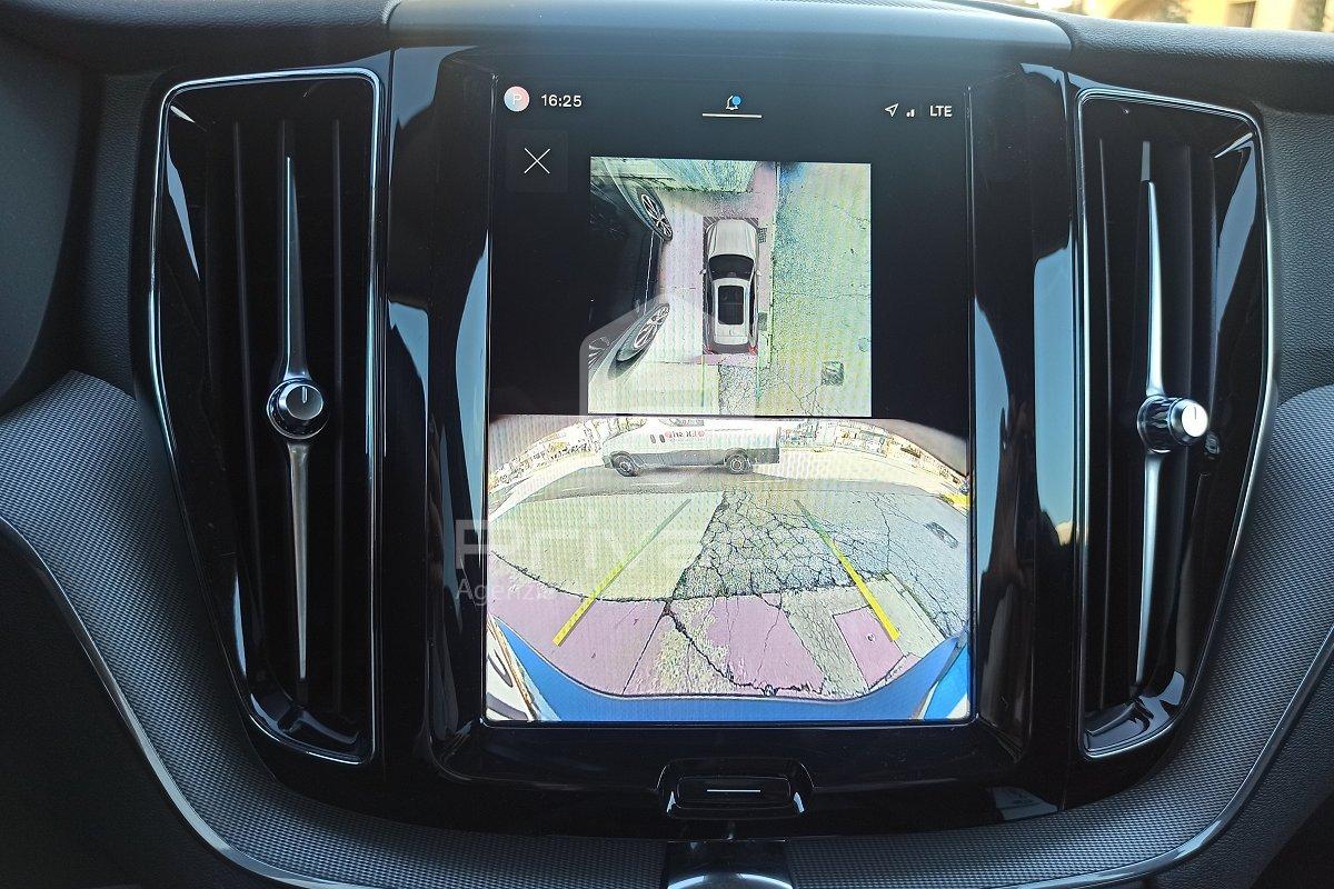 VOLVO XC60 B4 (d) automatico Plus Dark