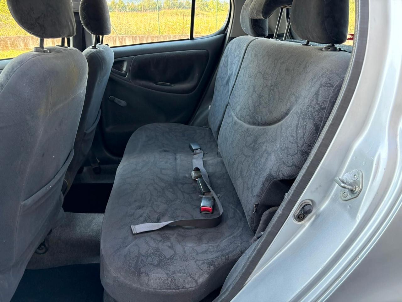 Toyota Yaris 1.0i 16V 5 porte NEOPATENTATI
