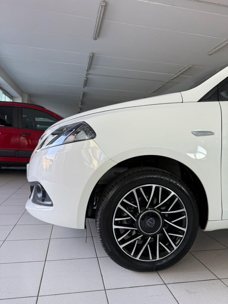 LANCIA - Ypsilon - 1.0 FireFly 5p.S&S Hyb. Platino
