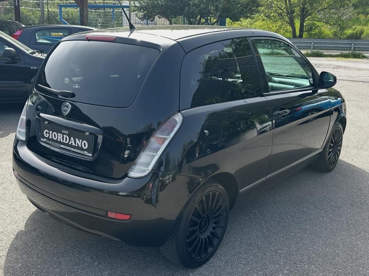 Lancia Ypsilon 1.3 MJT 90 CV MomoDesign