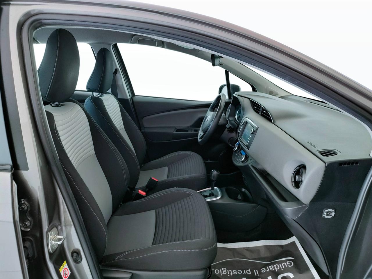 TOYOTA Yaris III 2017 - Yaris 5p 1.5h Active my18