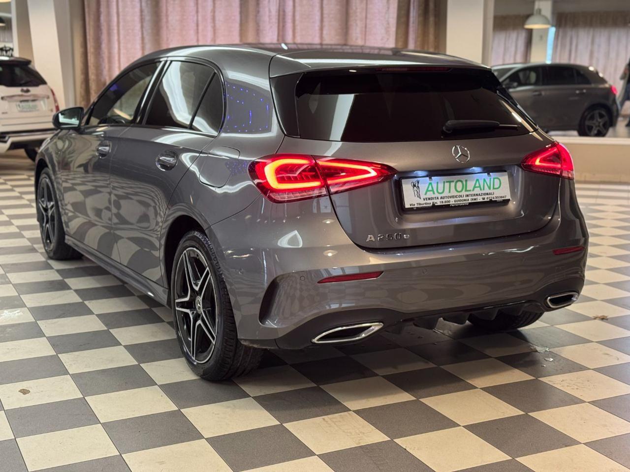 MERCEDES-BENZ A 250 Automatic Premium UniPro Mbux Ambient Light