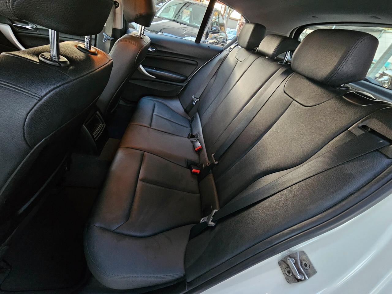 Bmw 116d 5p. Unique