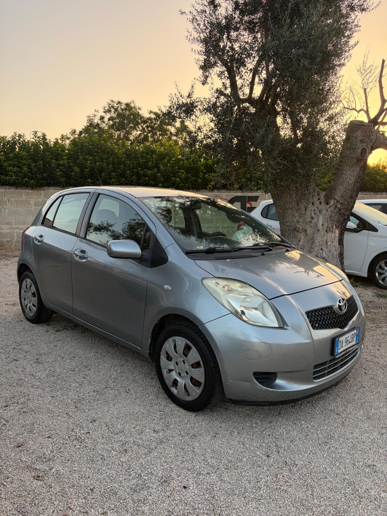 Toyota Yaris 1.3 5 porte in buonissimee condizioni