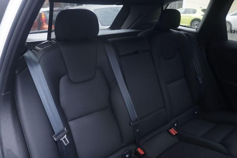 Volvo XC60 Volvo XC60 B4 (d) AWD automatico Plus Dark 145KW ANNO 2024