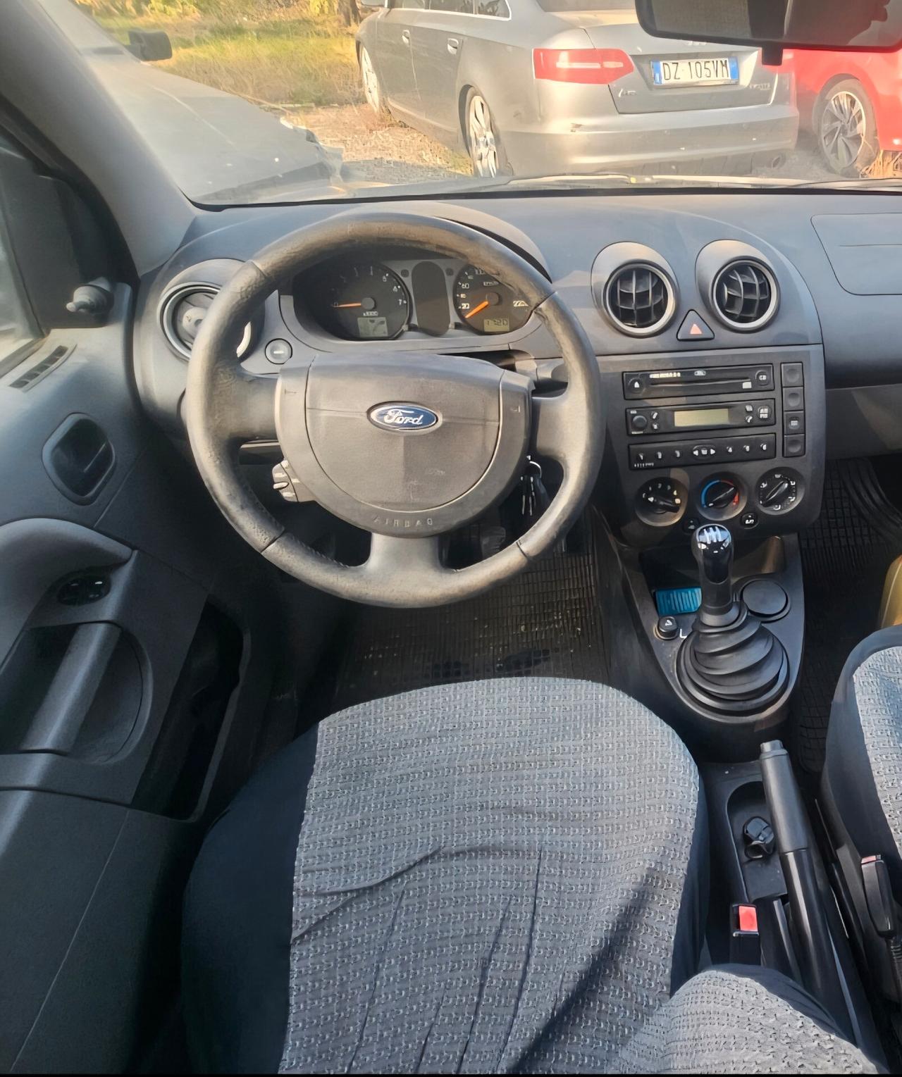 Ford Fiesta 1.2 16V 5p. Ambiente