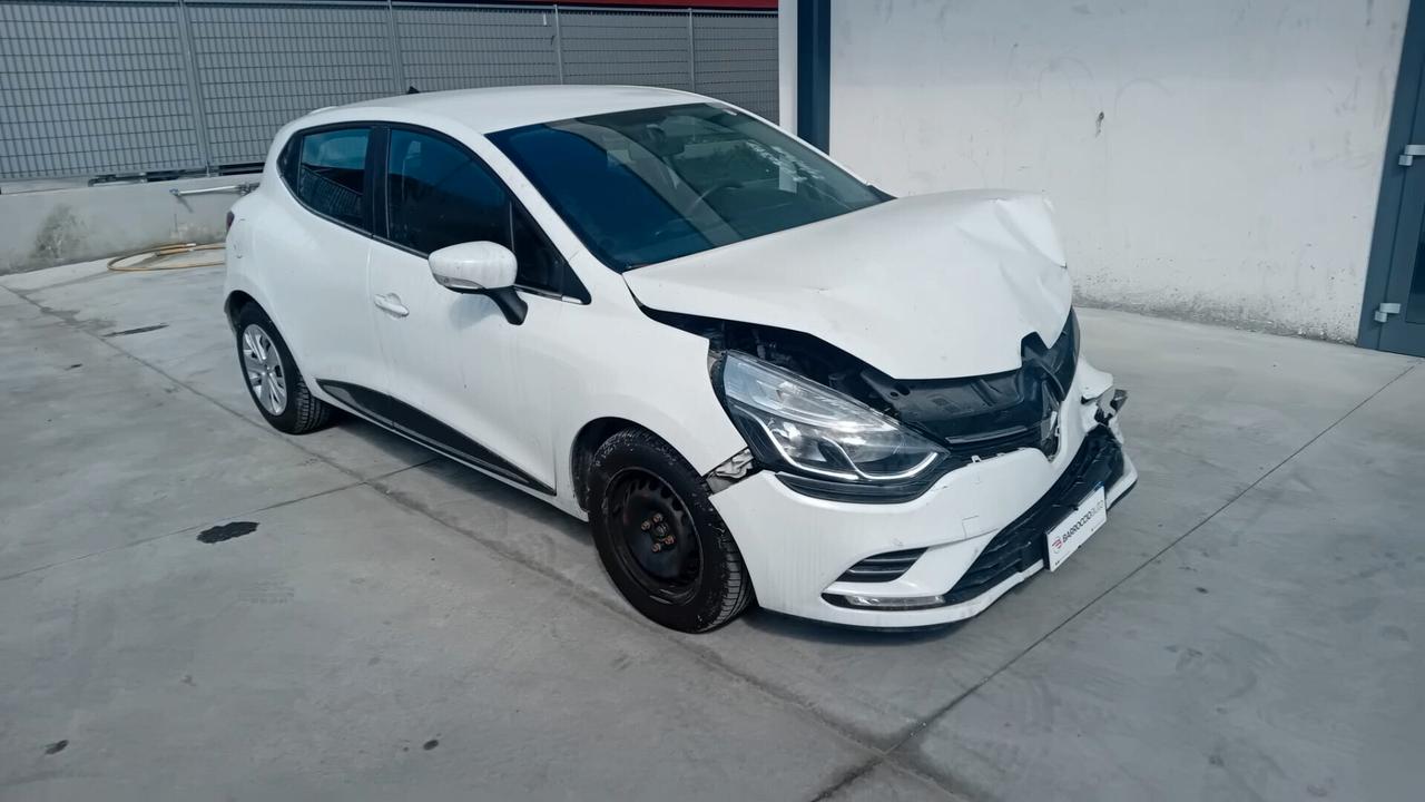 Renault Clio dCi 8V 75CV Start&Stop POCO SINISTRATA