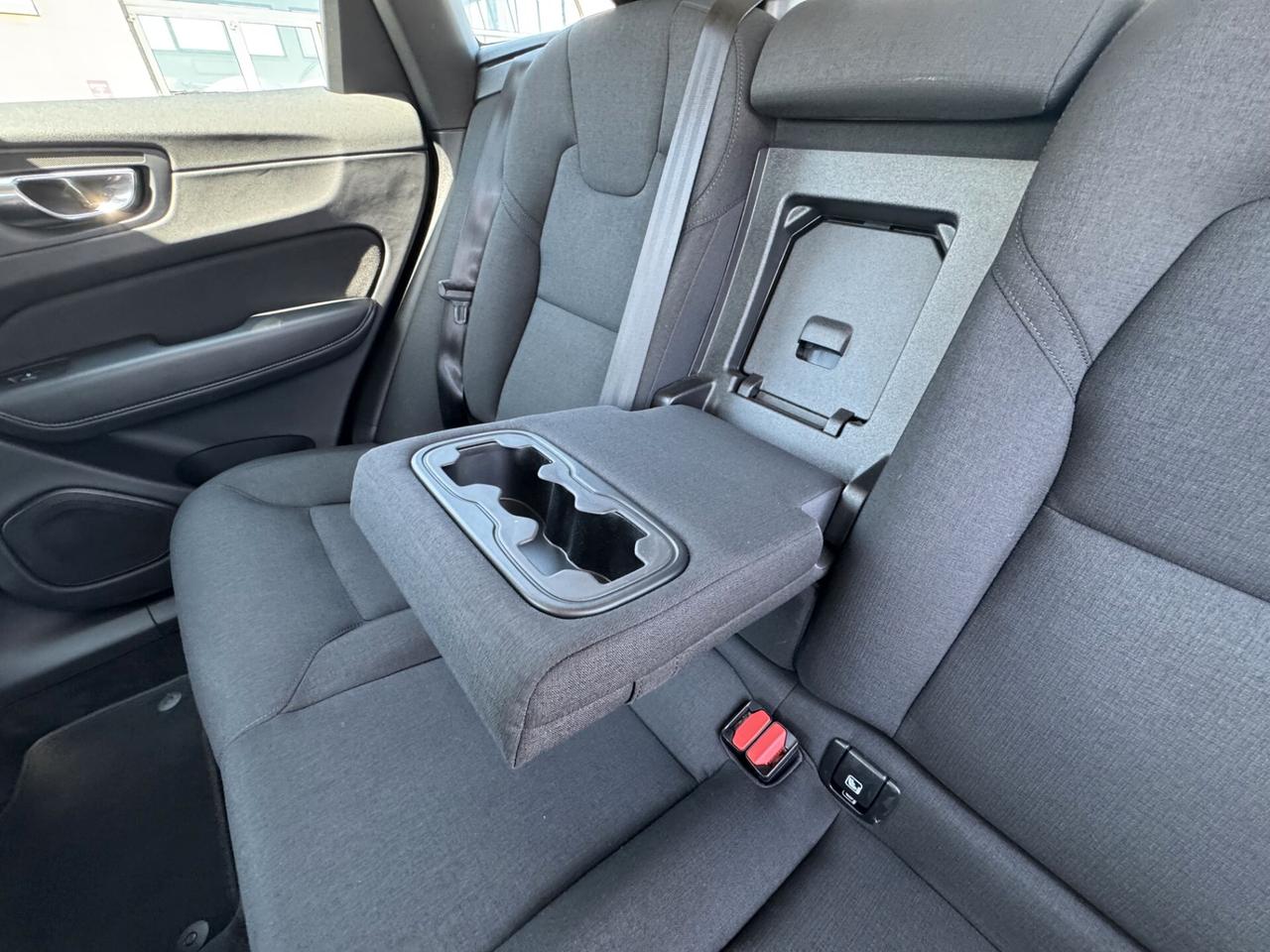 Volvo XC60 B4 AWD Diesel-Hybrid Momentum