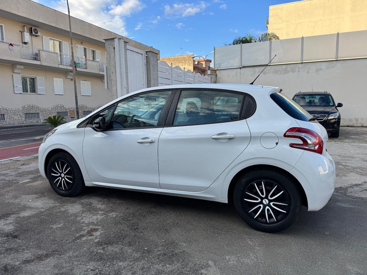 Peugeot 208 1.2 BENZINA 82CV Active 11/2013