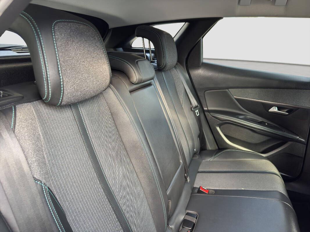 Peugeot 3008 1.5 bluehdi 130cv Allure Pack automatica 2023